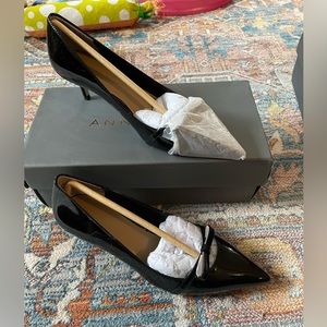 Ann Taylor Black Patent Reese Skinny Bow Pump 7.5 NEW